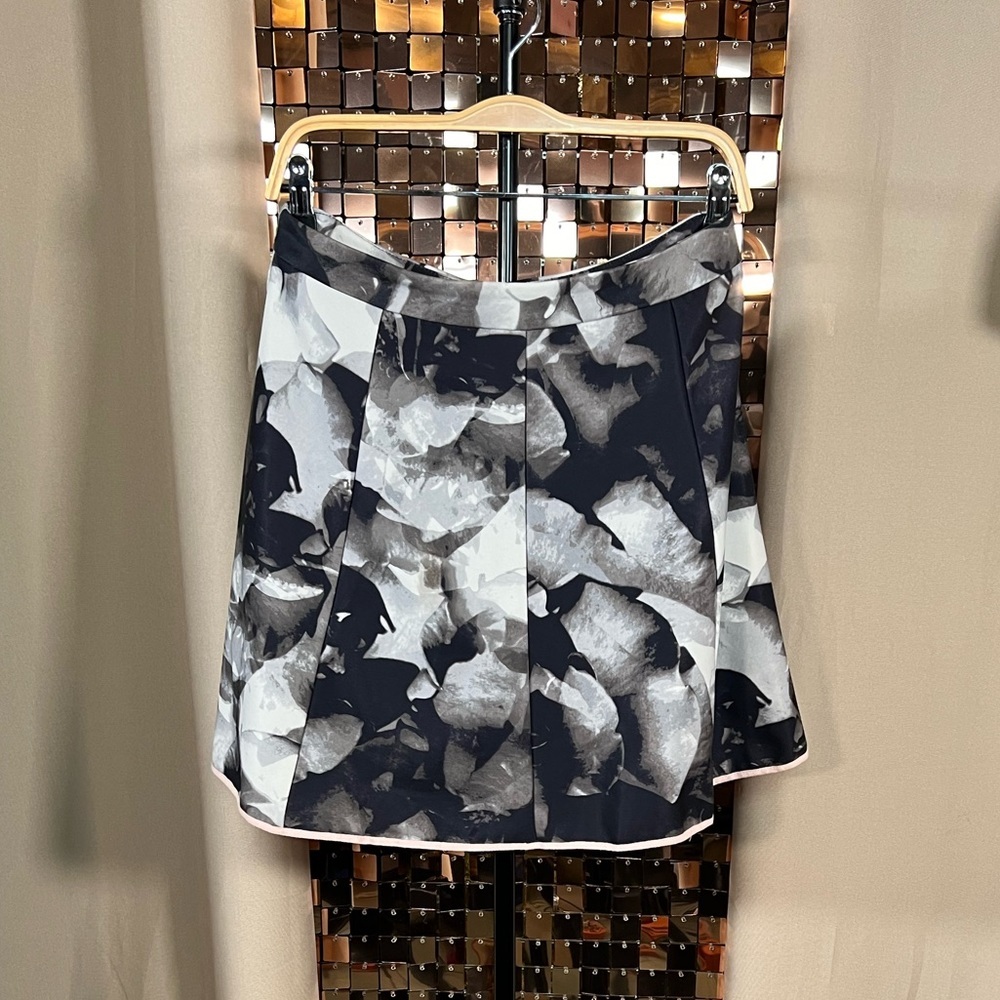 Massimo Grey Tone Floral With Pink trim Skirt Size 8